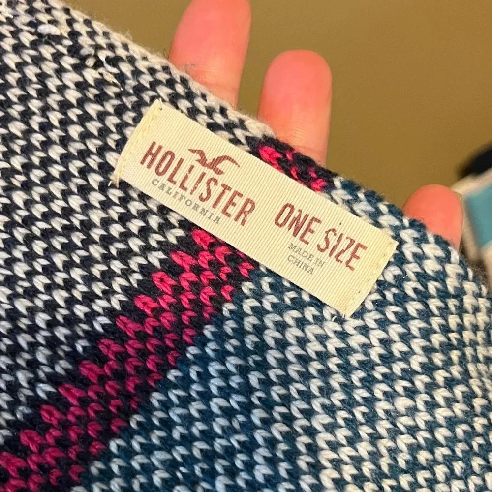 Hollister Colorful Geometric Scarf - Picture 2 of 3